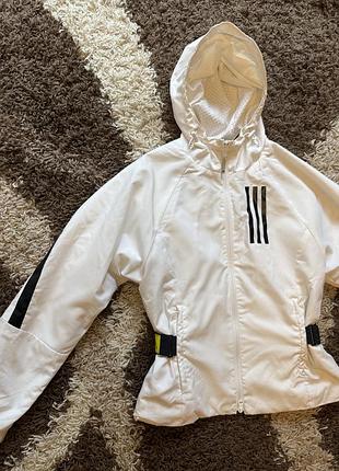 Жіноча вітровка куртка adidas біла утеплена