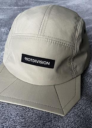Бейсболка унісекс riot division бежева