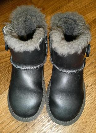 Уггі  для дівчинки, чорні, розмір 29 ugg
