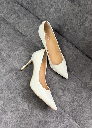 Шкіряні туфлі guess