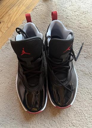 Кросівки nike air jordan чорні з червоним
