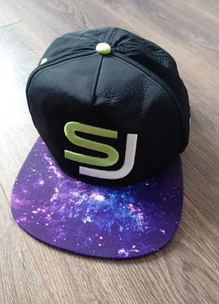 Брендовв бейсболка sj.
розмір one size.
новий.
за детальною інформацією пишіть в приватні повідомлення.
дивіться інші мої оголошення.
дякую.