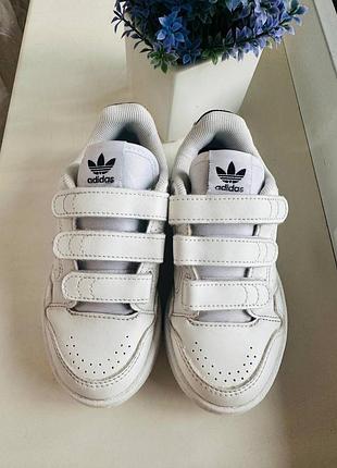 Кросівки дитячі adidas білі, розмір 28, устілка 16,5 см, на липучках