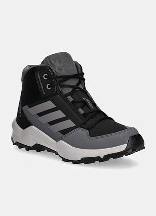 Стан нових підліткові черевики adidas terrex
