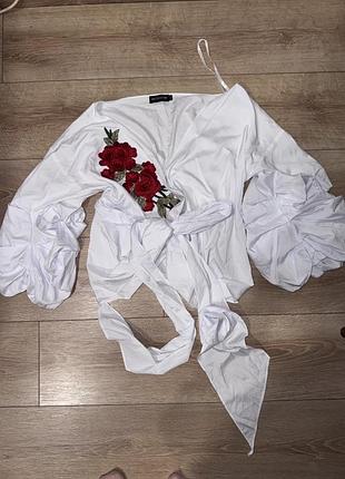 Блуза з вишивкою