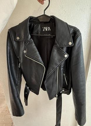 Жіноча куртка zara чорна косуха зі штучної шкіри