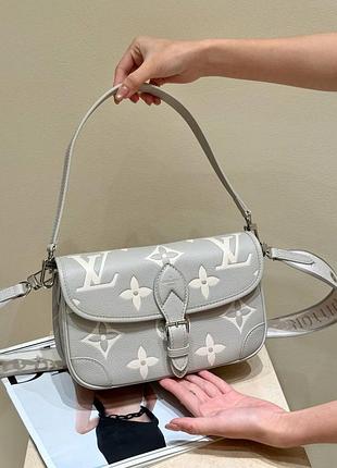 Сумка lv louis vuitton серая монограмма и лого ремень