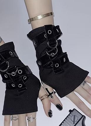 Ефектні чорні мітенки з люверсами, кільцями та ремінцями (goth / mall goth / cyber-y2k / grunge)