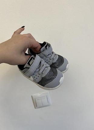 Кросівки для хлопчиків nike сірі з білим