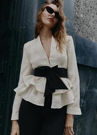 Блейзер жіночий бежевий zara new