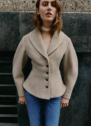 Куртка жіноча бежева з баскою zara new
