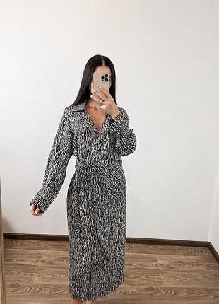 Красива сукня на запах