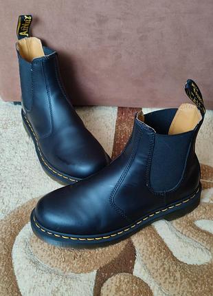 Челсі, черевики dr. martens 2976 yellow stitch black smooth. 39р. з натуральної шкіри. оригінал!