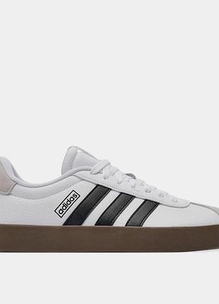 Кеди жіночі  adidas білі з чорними смужками