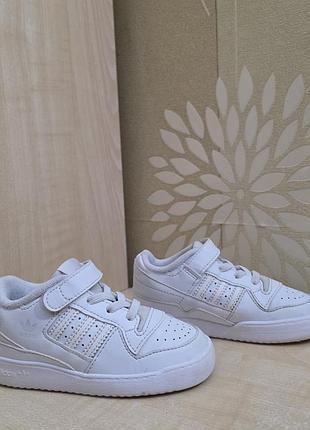 Дитячі легкі кросівки adidas forum low оригінал розмір 25 1/2