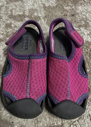 Босоніжки та сандалі для дітей crocs swiftwater mesh sandal рожеві