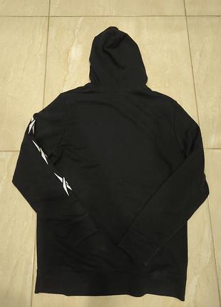 Худи от бренда reebok 2
