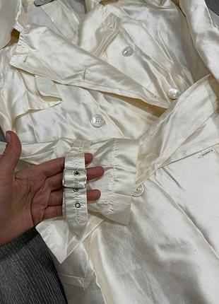 Тренч з шовку кольору перлини 6