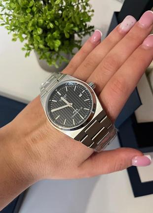 Мужские часы tissot prx powermatic 80 40 мм – автоматический механический, черный циферблат, стальной браслет