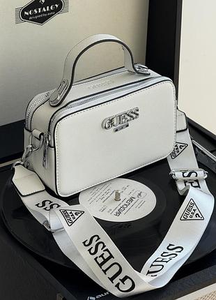 Сумочка guess кросс-боди надпись белый