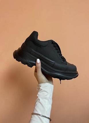 Mcqueen low full black•