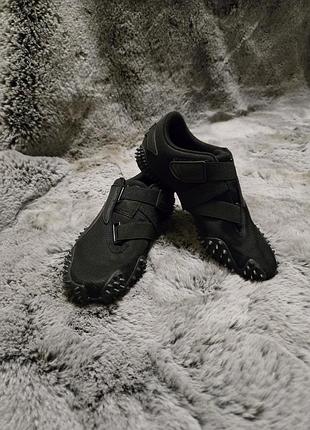 Продам черные кроссовки puma
