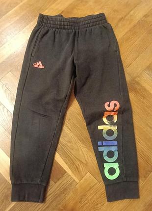 Спортивні штани для хлопчиків adidas чорні з різнокольоровим логотипом