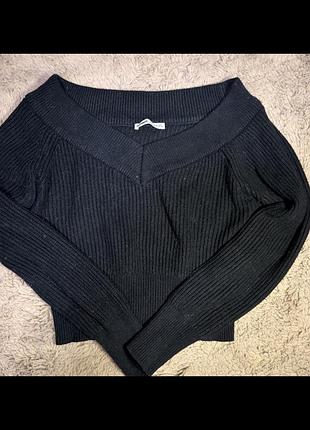 Светр жіночий pull&bear чорний з вирізом