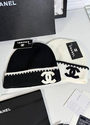 Шапка chanel світла та темна з логотипом