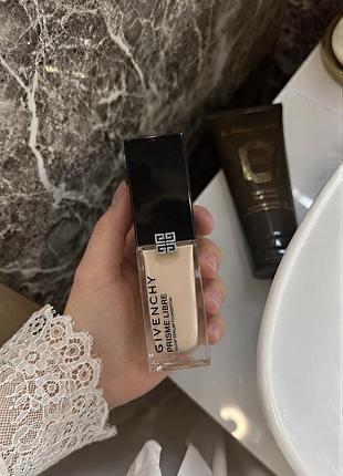 Тональна основа givenchy 0.5n 2