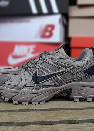 Жіночі кросівки nike v2k run хакі