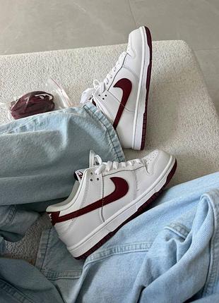 Nike sb dunk
“white / burgundy” 2