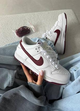 Nike sb dunk
“white / burgundy” 5