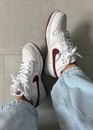 Nike sb dunk
“white / burgundy” 9
