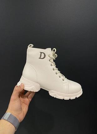 “dior” beige