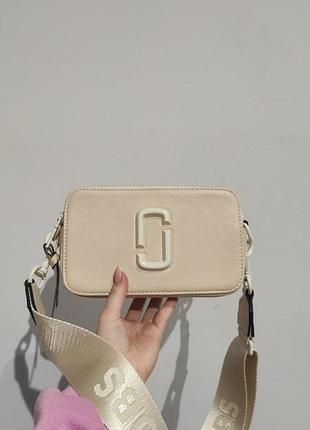 ❌ marc jacobs the snapshot beige