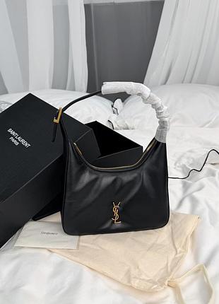 Сумка black leather hobo bag with gold hardware