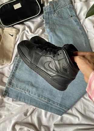 Кожаные кроссовки air jordan 1 mid 35.5 22.5см.