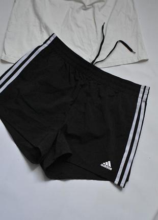 Чорні спортивні шорти adidas s