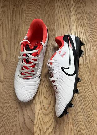 Бутси чоловічі nike tiempo legend 10 academy mg білі, чорні, червоні, розмір 41, довжина устілки 26 см