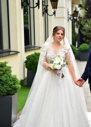 Весільна сукня жіноча біла з блискітками та шлейфом, розмір 44-46
