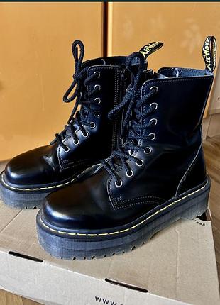 Жіночі черевики dr. martens чорні шкіряні на шнурівці