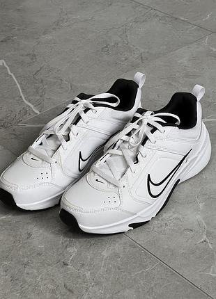 Кросівки чоловічі nike defyallday білі 45 розмір