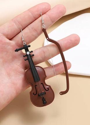 Креативные серьги скрипка