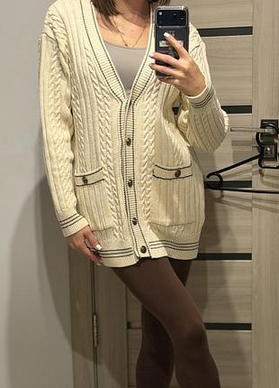 Жіночий подовжений кардиган aprido молочного кольору в стилі chanel/preppy, розмір s-m