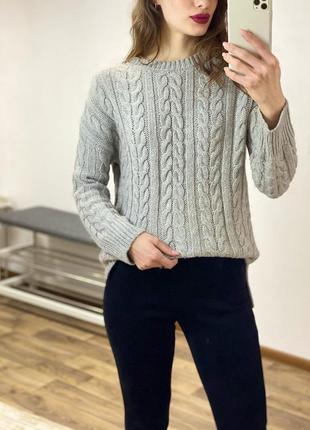Милий светр в косичках atmosphere