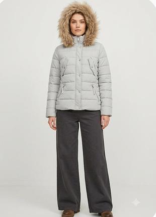 Женская зимняя стеганая куртка h&amp;m с мехом в изысканном бежевом цвете. р.44.