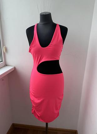 Яскрава рожева сукня міні shein з вирізом та драпуванням / рожева сукня bodycon з cut-out розмір l