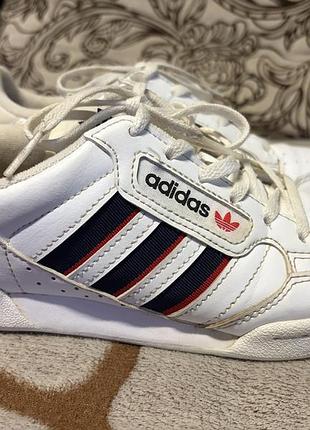 Кросівки adidas continental 80 білі з синіми та червоними смужками