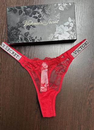 Трусики жіночі victoria's secret стринги червоні з мереживом